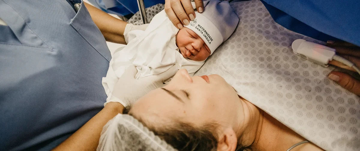 TENS szülés alatt: hogyan működik, mit mutatnak a kutatások, és hogyan használd?