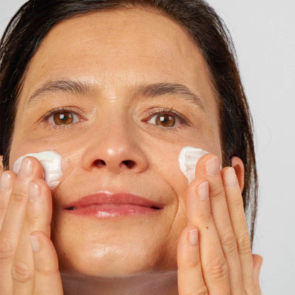 NOVEXPERT HYDRO-BIOTIC TÁPLÁLÓ ARCKRÉM ÉRZÉKENY BŐRRE